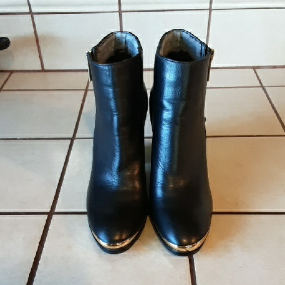Victoria SECRET Black Leather Ankle Boots